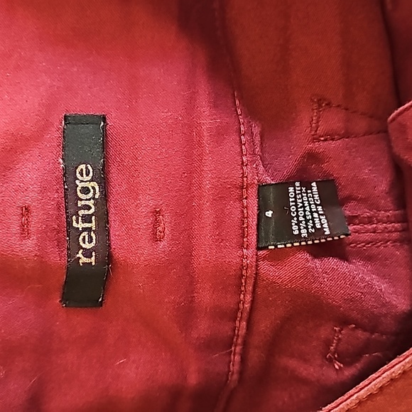 Refuge burgundy size 4 skinny jeans. 3 buttons at high waist SO cute 😍 - Picture 4 of 5